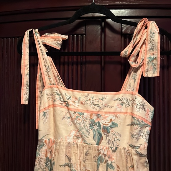 Excellent condition dress. Very classy and comfortable - Picture 6 of 9